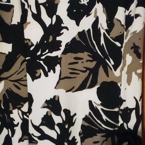 NWOT Perceptions short sleeve dress with attached belt - Picture 2 of 2